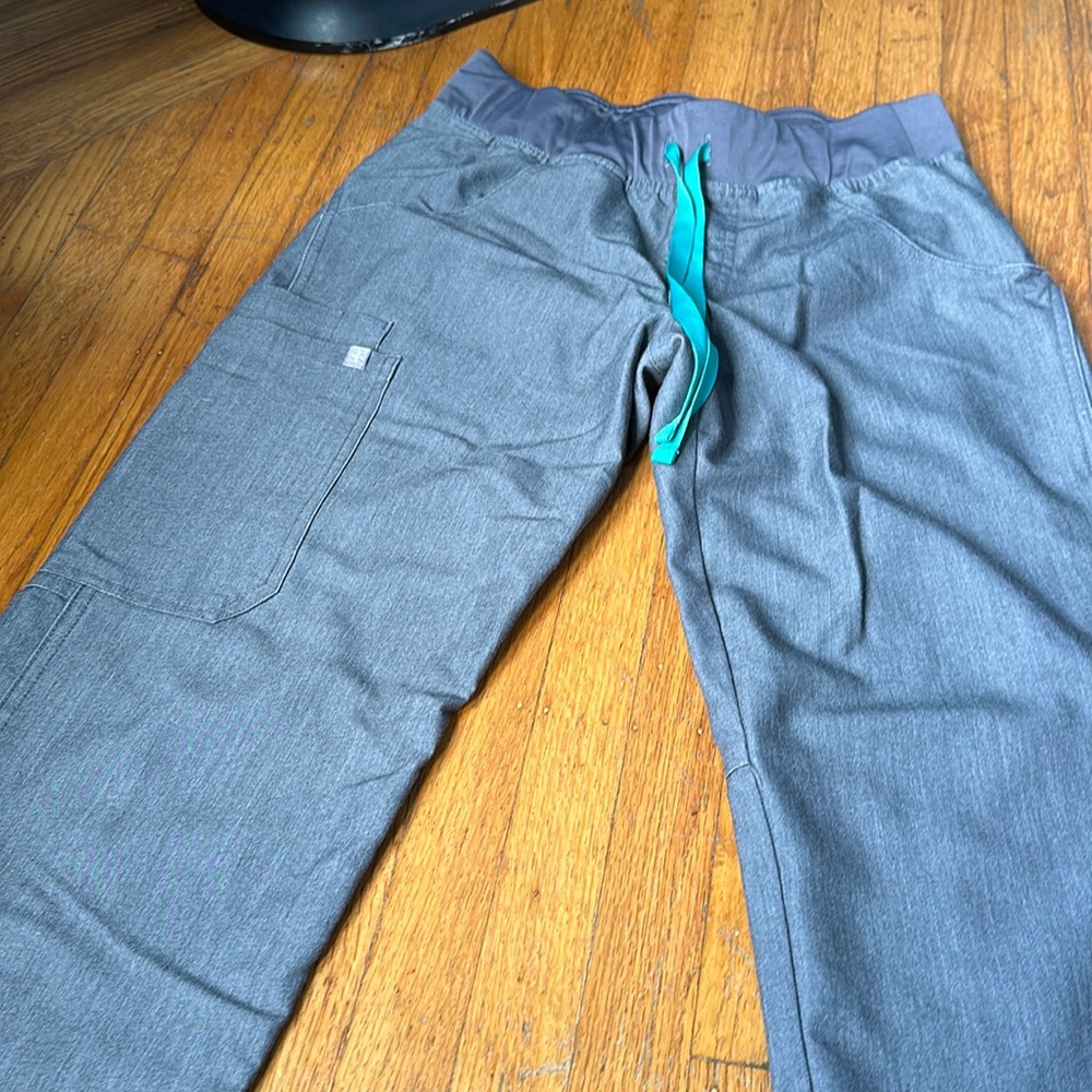 Figs women's kade petite cargo scrub pants - xs - petite - graphite